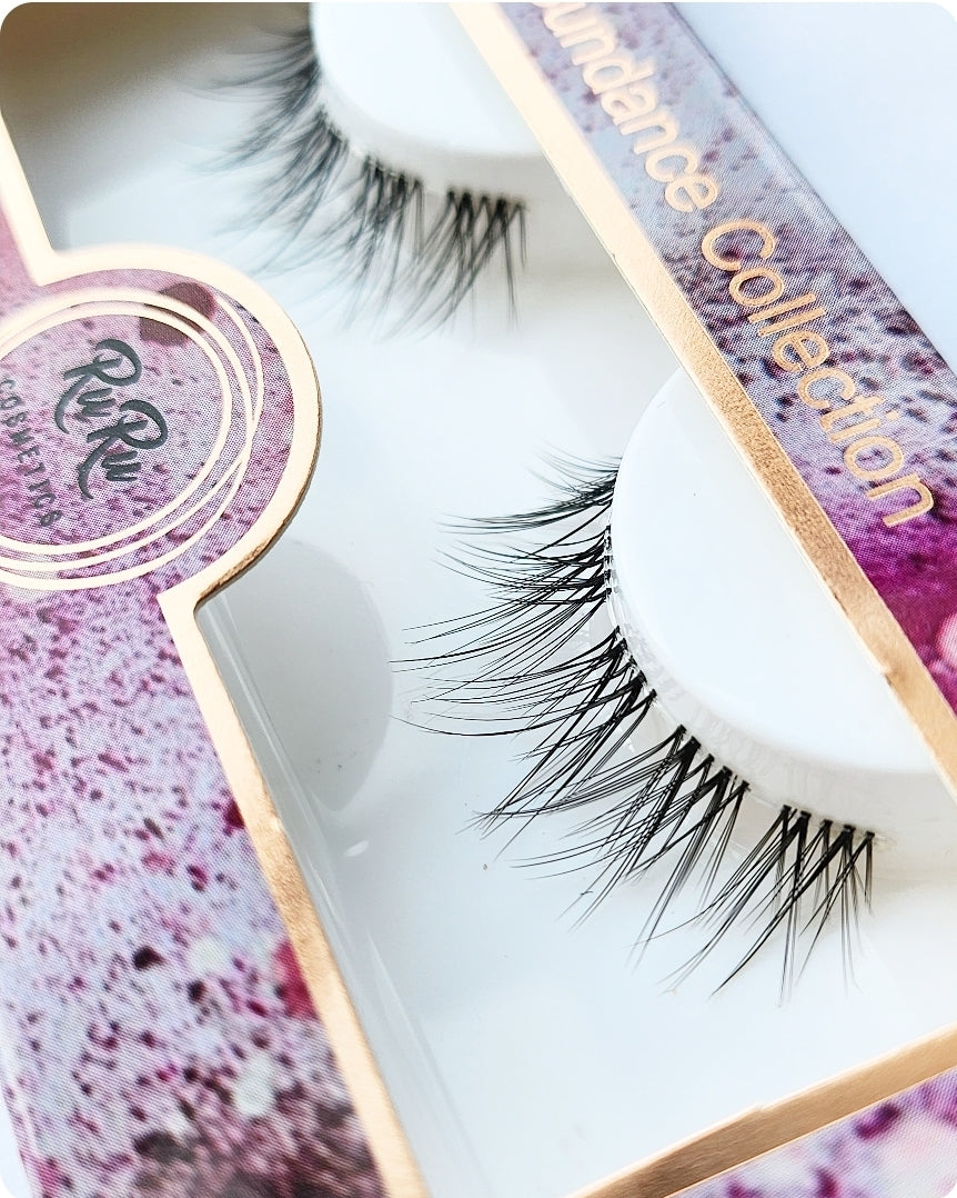 Expertly crafted for a natural and soft look, Maple is the perfect choice for lightweight and wispy lash. Its cross-strand design and varied lengths provide volume without sacrificing delicacy.

