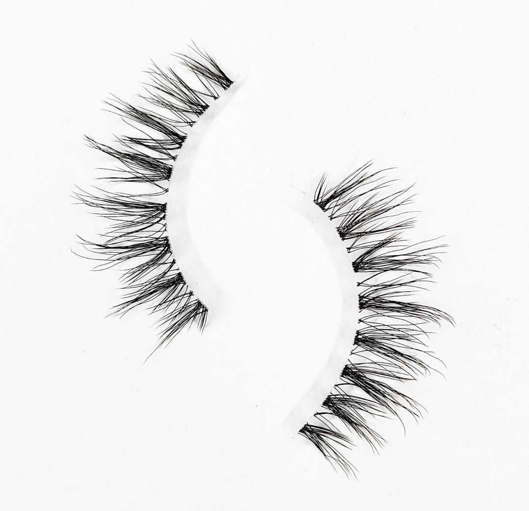 June - Clear band lashes